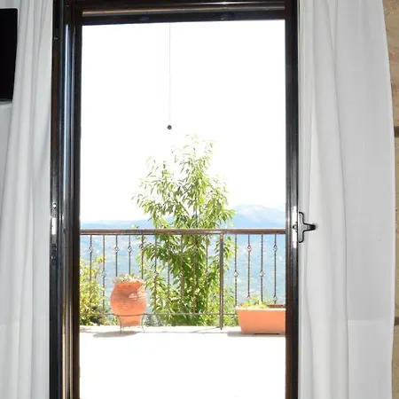 Aenaon Guesthouse *