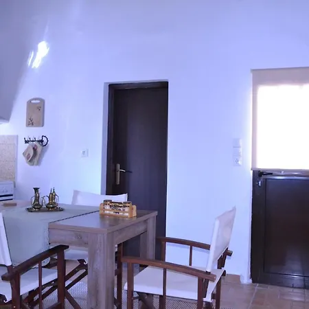 Aenaon Guesthouse *